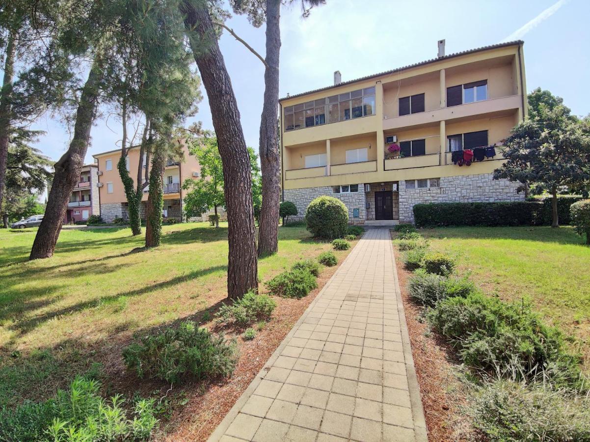 Apartment Leo Umag Exterior foto